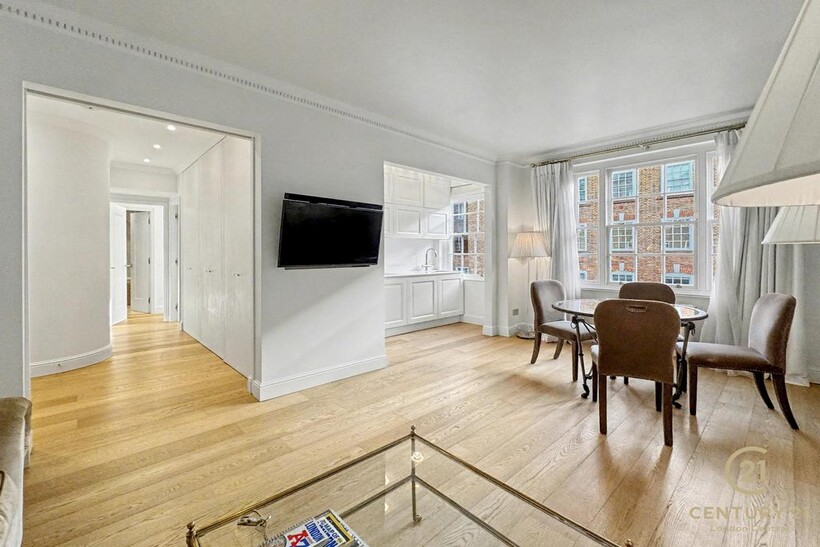 Upper Grosvenor Street, Mayfair... 2 bed apartment to rent - £5,600 pcm (£1,292 pw)