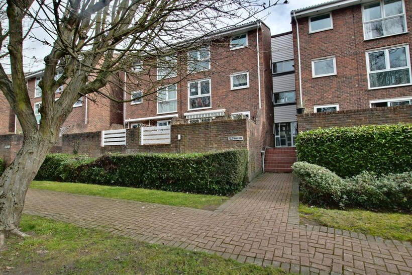 Hayes Lane, Beckenham BR3 2 bed flat to rent - £1,700 pcm (£392 pw)