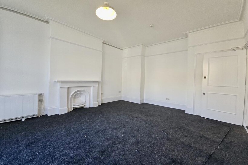 Woodchurch Road, London NW6 2 bed flat to rent - £2,050 pcm (£473 pw)