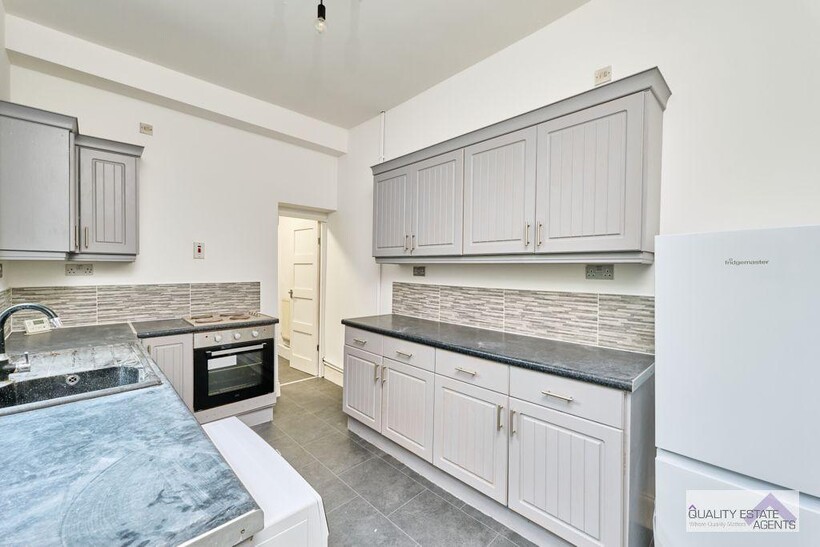 Room 2, 17 Campbell Road... 1 bed in a house share to rent - £390 pcm (£90 pw)