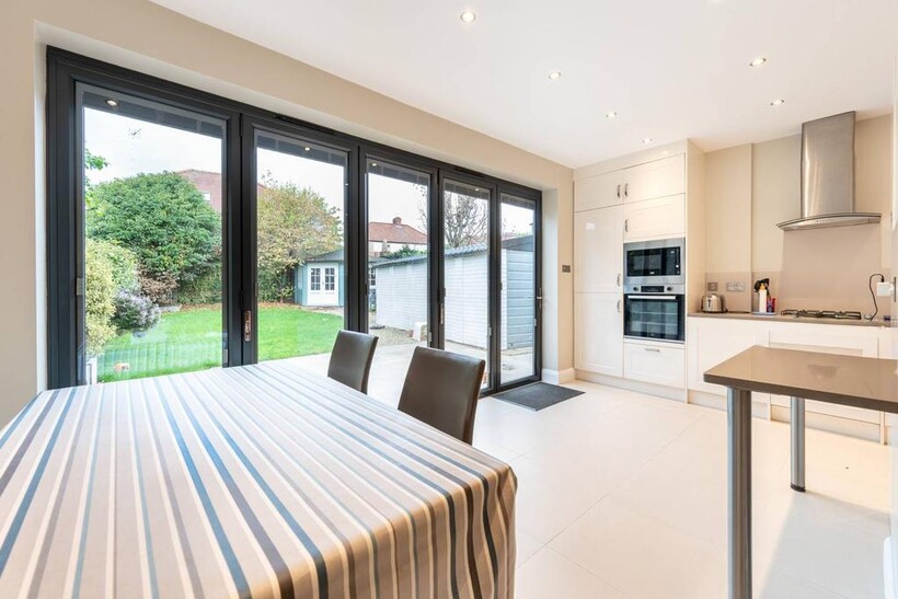 Lennox Gardens, Gladstone Park... 5 bed semi-detached house to rent - £4,500 pcm (£1,038 pw)