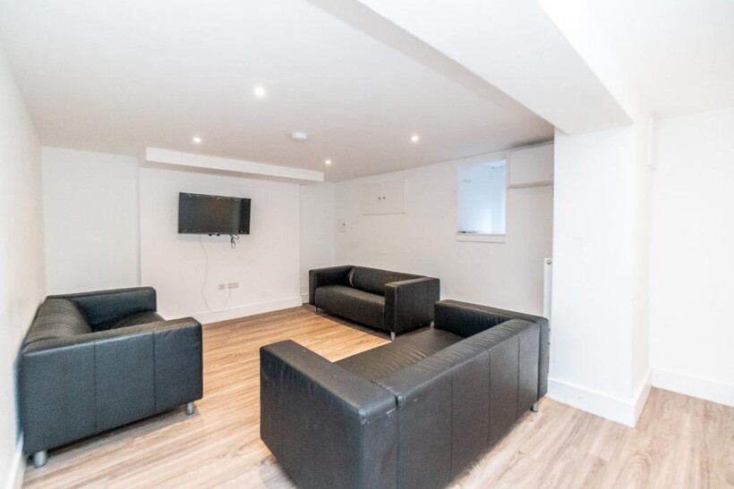 Wildman Street, Nottingham NG7 8 bed townhouse to rent - £5,026 pcm (£1,160 pw)