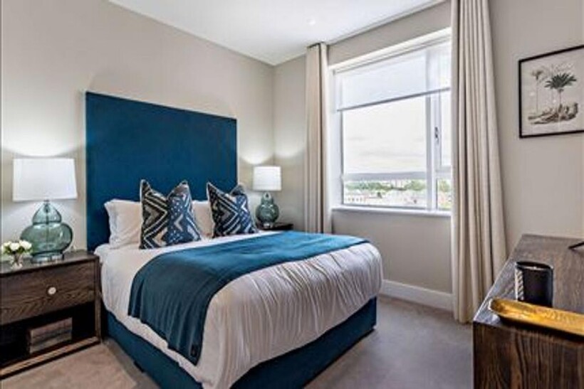 Westferry Circus, London, E14 2 bed apartment to rent - £3,934 pcm (£908 pw)