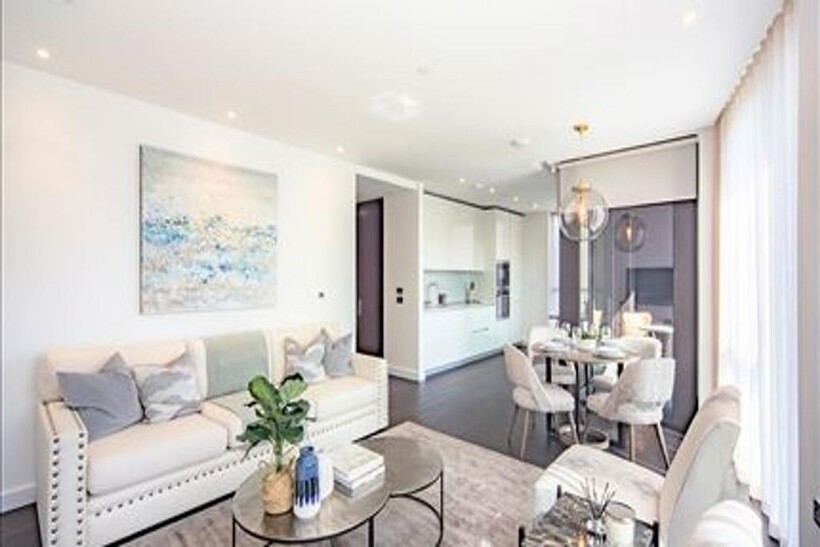 Charles Clowes Walk, London, SW11 2 bed flat to rent - £4,870 pcm (£1,124 pw)