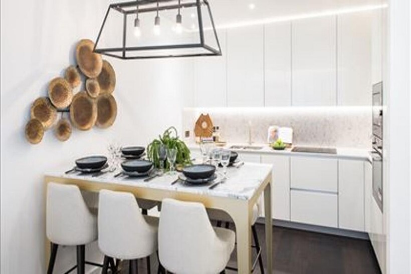 Charles Clowes Walk, London, SW11 2 bed flat to rent - £4,896 pcm (£1,130 pw)