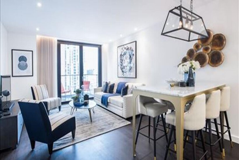 Charles Clowes Walk, London, SW11 3 bed flat to rent - £6,153 pcm (£1,420 pw)