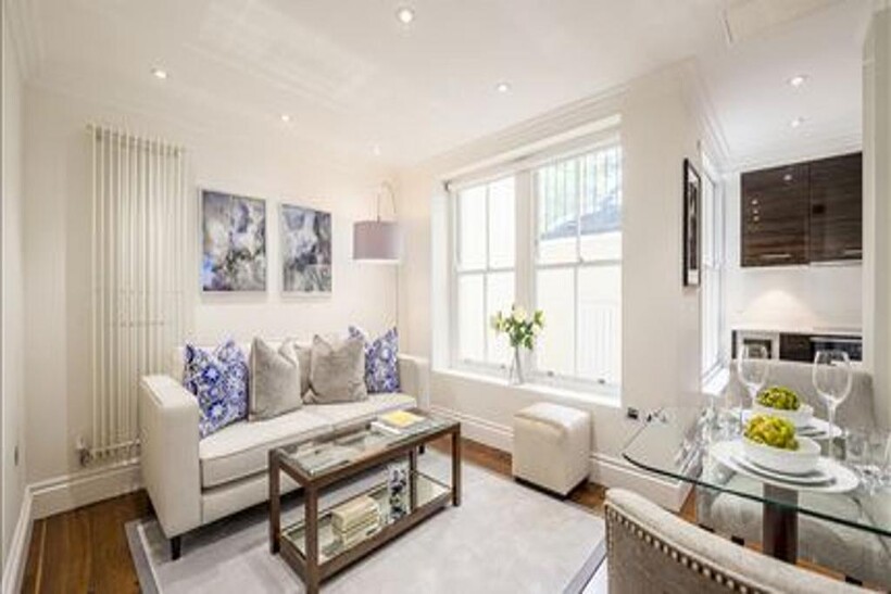 Kensington Gardens Square, London, W2 1 bed flat to rent - £3,185 pcm (£735 pw)