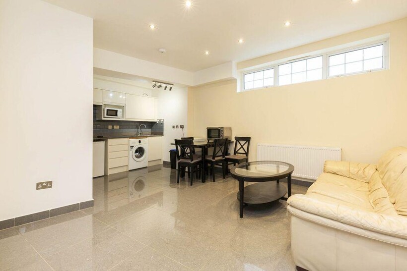NW10 2 bed flat to rent - £1,339 pcm (£309 pw)