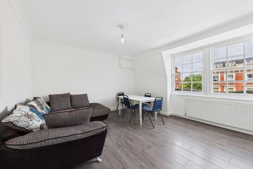 Kilburn High Road, London, NW6 4 bed apartment to rent - £3,950 pcm (£912 pw)