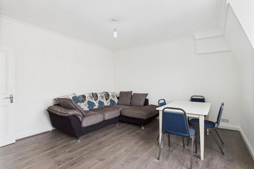 Kilburn High Road, London, NW6 4 bed apartment to rent - £3,950 pcm (£912 pw)