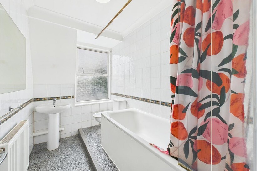 Kilburn High Road, London, NW6 4 bed apartment to rent - £3,950 pcm (£912 pw)