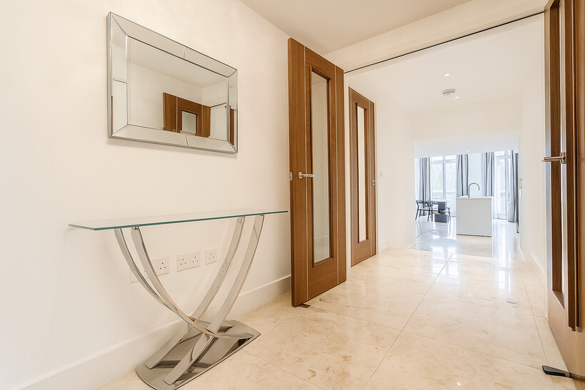 Hyde Park Gate, London SW7 4 bed apartment to rent - £11,000 pcm (£2,538 pw)