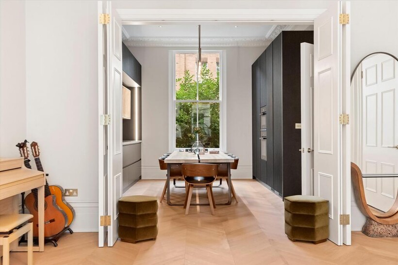 Stafford Terrace, London, W8 3 bed flat to rent - £14,083 pcm (£3,250 pw)