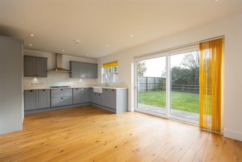 Yarmouth, Isle of Wight 3 bed detached house to rent - £1,925 pcm (£444 pw)