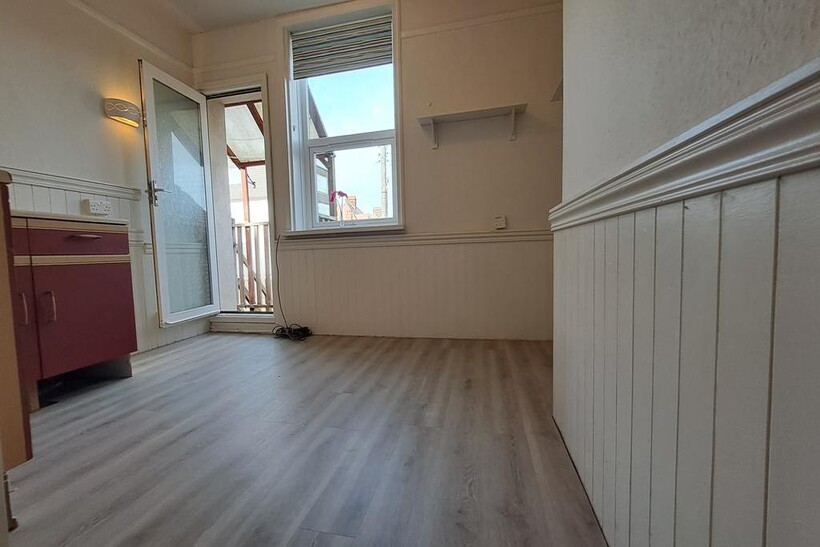 South Terrace, Littlehampton, BN17 1 bed apartment to rent - £780 pcm (£180 pw)