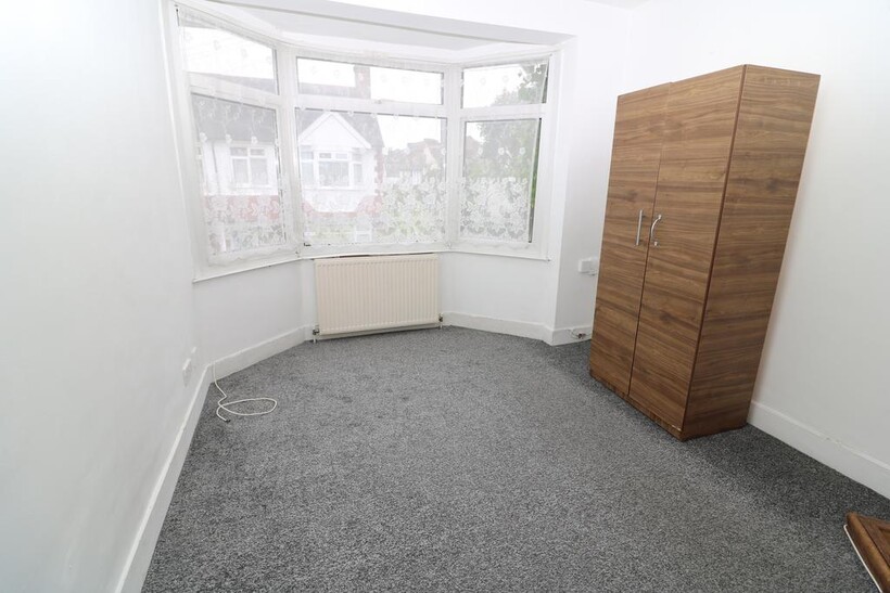 Marlborough Close, London SW19 3 bed maisonette to rent - £2,315 pcm (£534 pw)