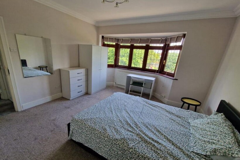 Suffolk Road, Ilford IG3 5 bed house share to rent - £880 pcm (£203 pw)
