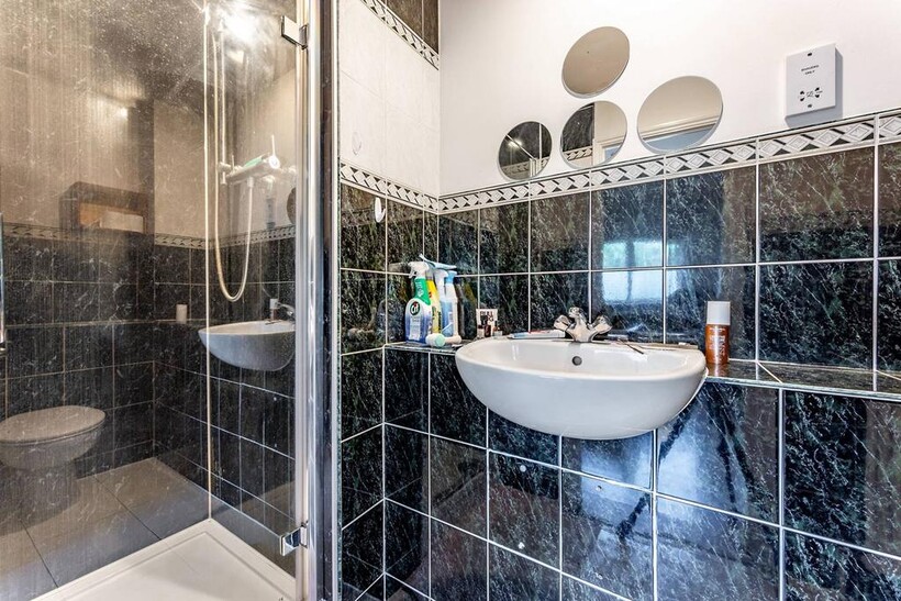 Elderfield Place, Tooting Bec... 2 bed flat to rent - £3,684 pcm (£850 pw)