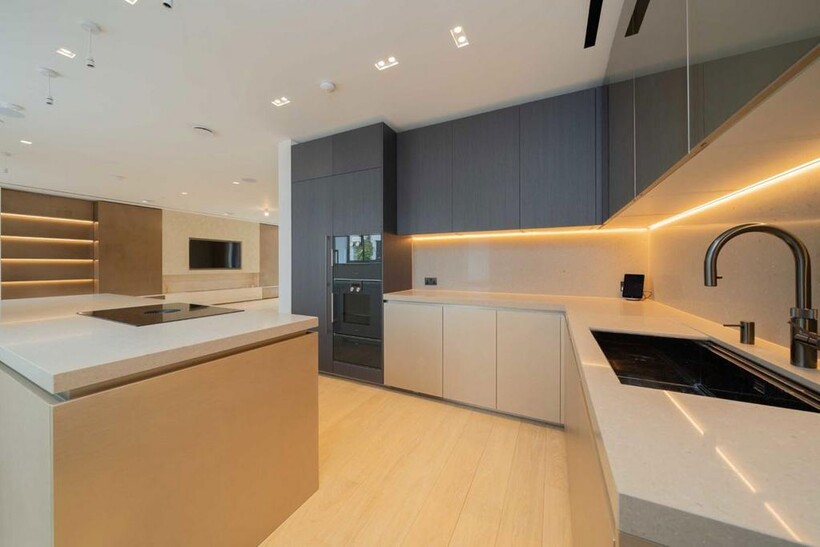 St. Mary Abbots Place, London W8 3 bed flat to rent - £17,000 pcm (£3,923 pw)