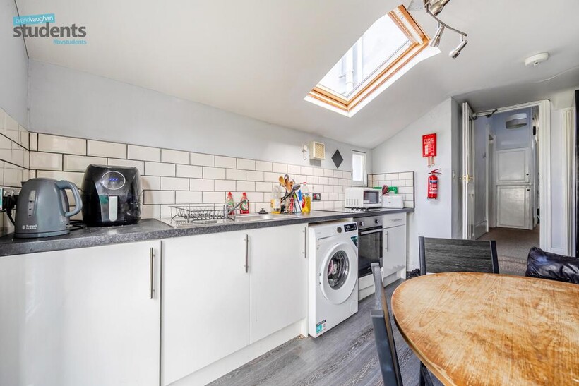 Aa068284-2338-49f...