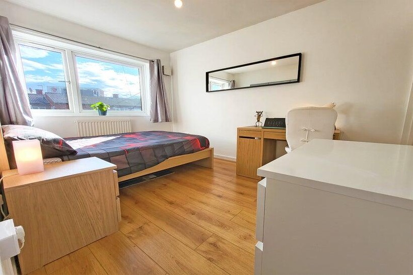 Lydbrook Place, London E14 4 bed flat share to rent - £845 pcm (£195 pw)