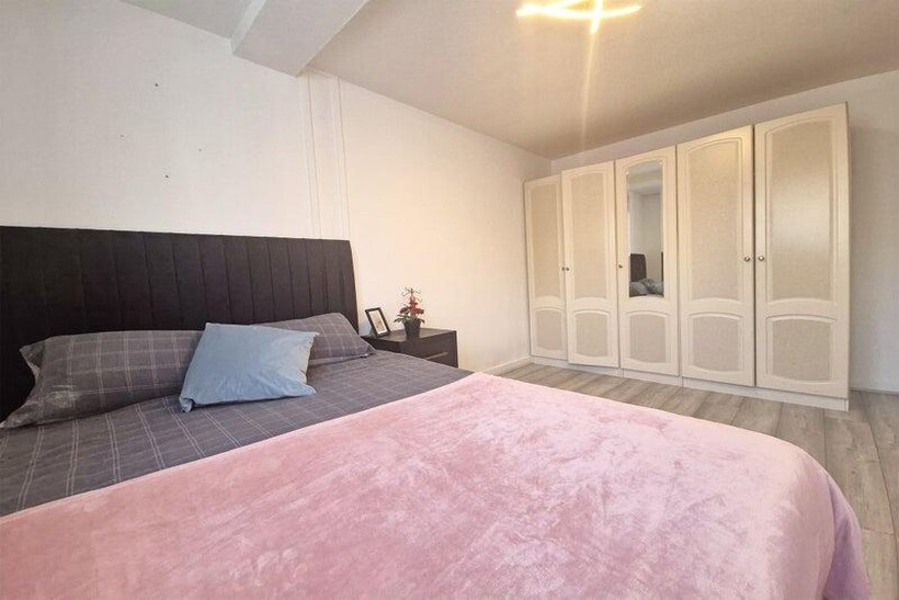 Poole Road, London E9 4 bed flat share to rent - £945 pcm (£218 pw)