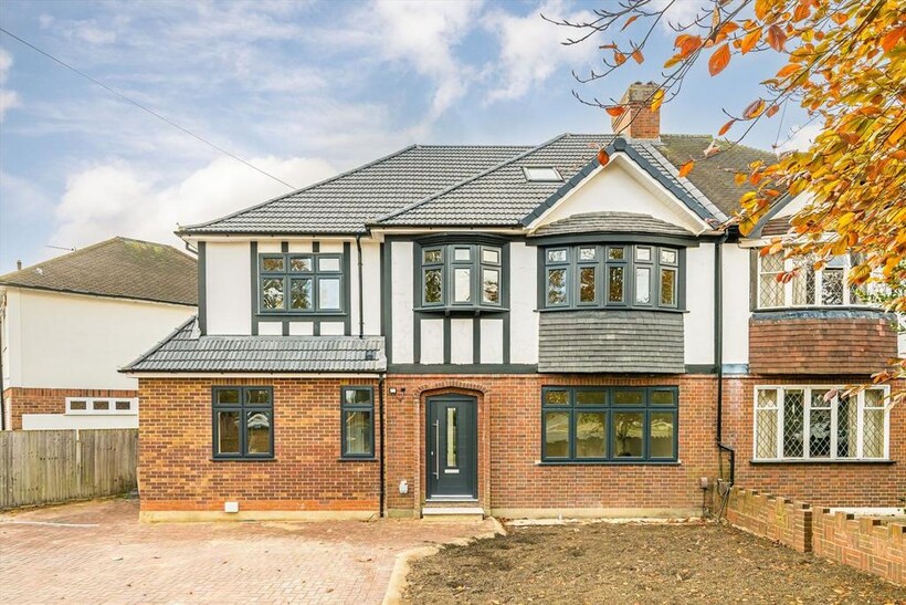 Buxton Drive, New Malden KT3 6 bed house to rent - £5,995 pcm (£1,383 pw)