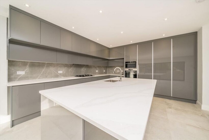 Buxton Drive, New Malden KT3 6 bed house to rent - £5,995 pcm (£1,383 pw)