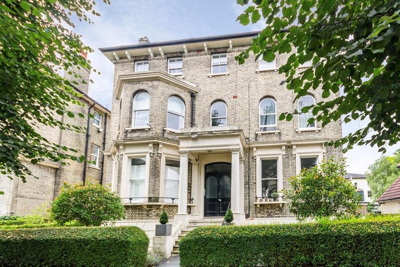 Grove Road, Surbiton KT6 2 bed flat to rent - £2,395 pcm (£553 pw)