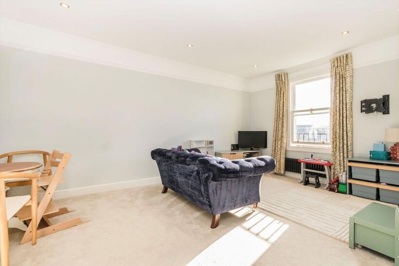 Grove Road, Surbiton KT6 2 bed flat to rent - £2,395 pcm (£553 pw)