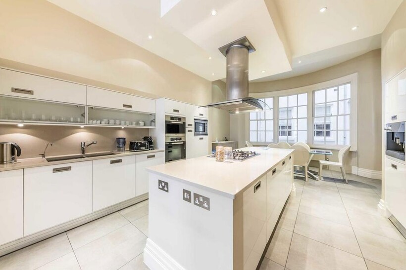 Upper Grosvenor Street, London W1K 4 bed flat to rent - £54,167 pcm (£12,500 pw)