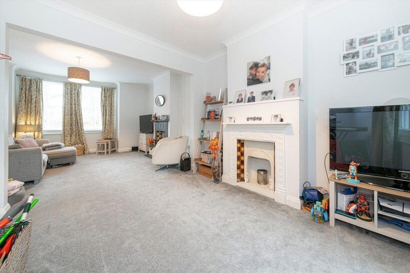 Winchester Road, St Margarets TW1 4 bed house to rent - £4,650 pcm (£1,073 pw)