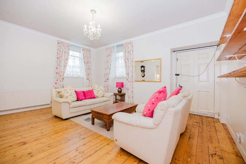 0324L Duddingston House Courtyard... 2 bed flat to rent - £1,325 pcm (£306 pw)