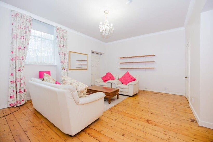 0324L Duddingston House Courtyard... 2 bed flat to rent - £1,325 pcm (£306 pw)