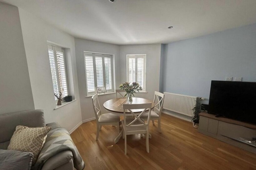 Varcoe Gardens, Hayes. UB3 2FJ 2 bed apartment to rent - £1,950 pcm (£450 pw)