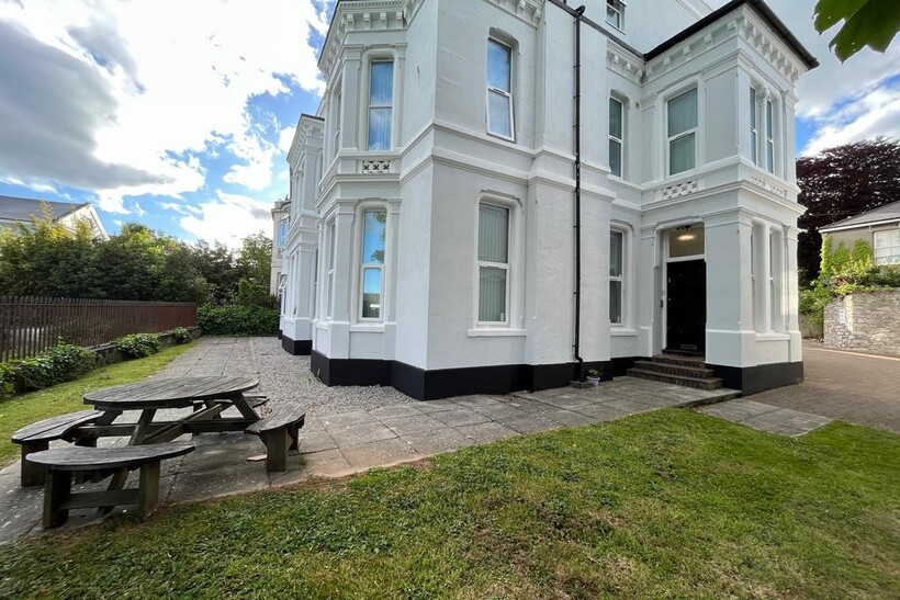 Outdoor photo of Grove House Flat 2 .jpg