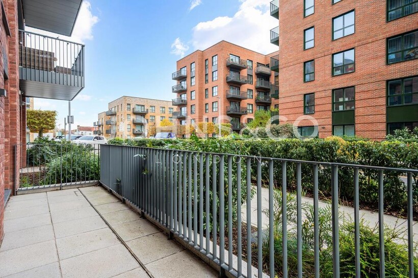 The Green Quarter, Southall, London, UB1 1 bed apartment to rent - £1,547 pcm (£357 pw)