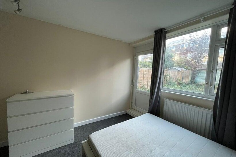 Brudenell Road, London SW17 4 bed flat share to rent - £824 pcm (£190 pw)