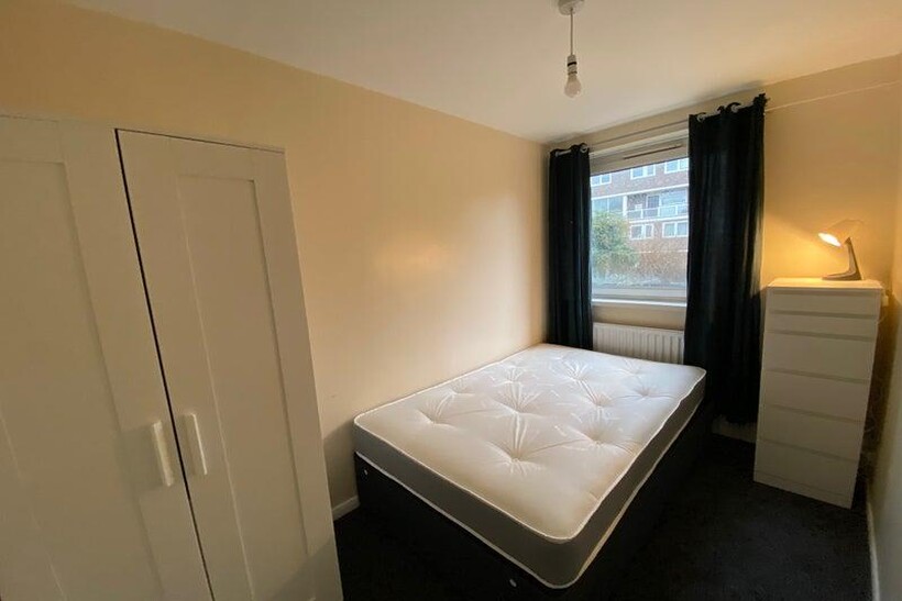 Brudenell Road, London SW17 4 bed flat share to rent - £824 pcm (£190 pw)