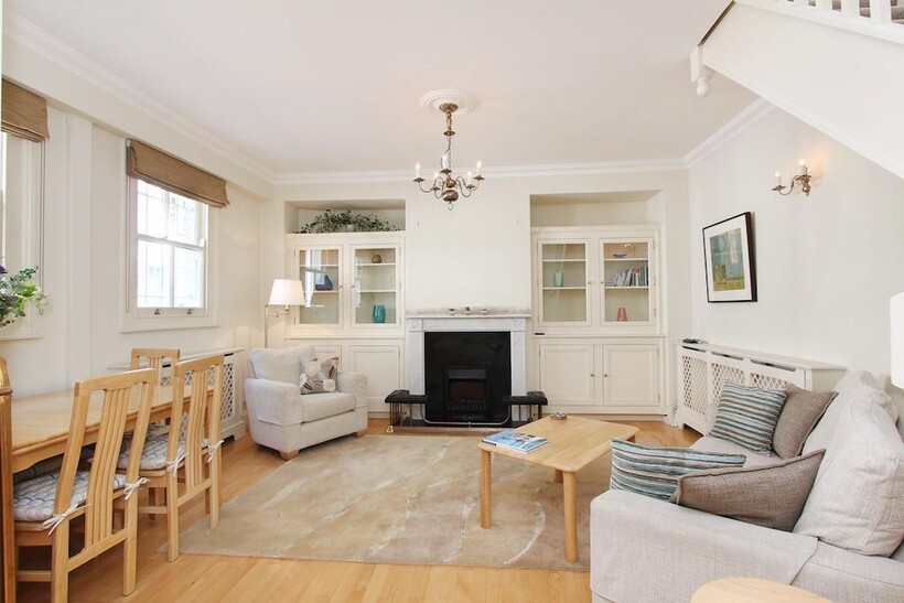 Elm Park Lane, London, SW3 2 bed townhouse to rent - £4,983 pcm (£1,150 pw)