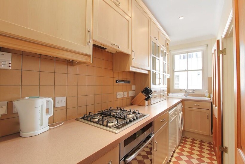 Elm Park Lane, London, SW3 2 bed townhouse to rent - £4,983 pcm (£1,150 pw)