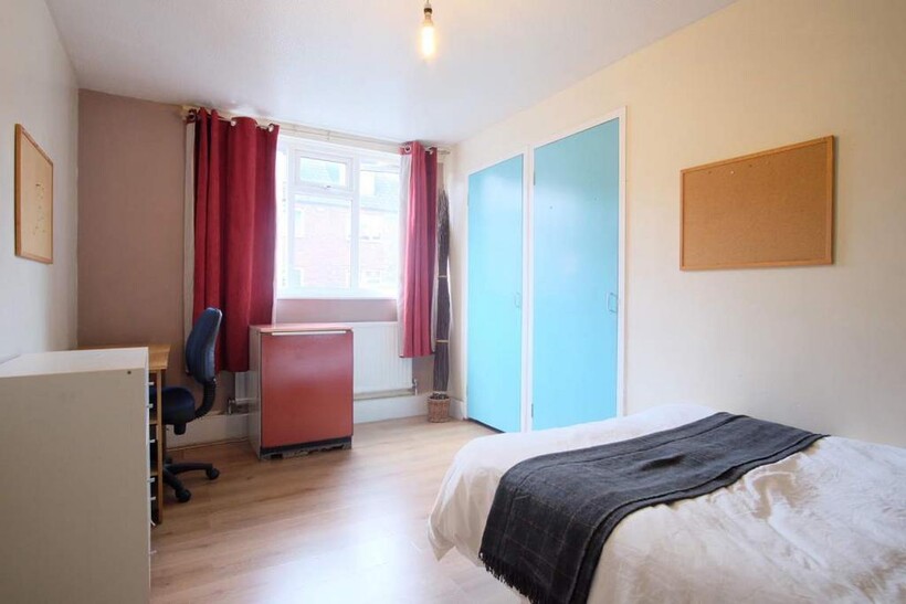 McDermott Close, London SW11 3 bed flat share to rent - £997 pcm (£230 pw)