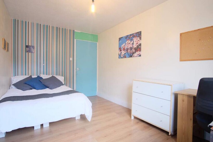 McDermott Close, London SW11 3 bed flat share to rent - £997 pcm (£230 pw)