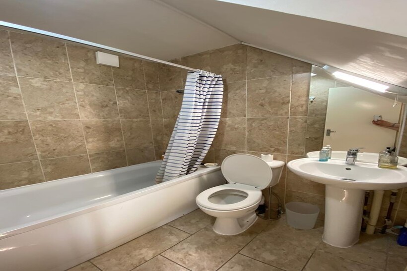 John Maurice Close, London SE17 5 bed flat share to rent - £1,040 pcm (£240 pw)