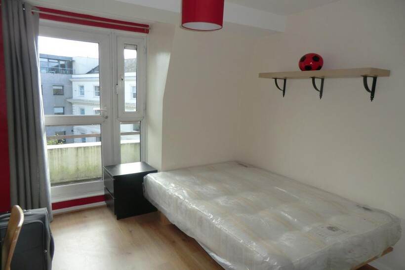 Bishops Bridge Road, London W2 3 bed flat share to rent - £997 pcm (£230 pw)
