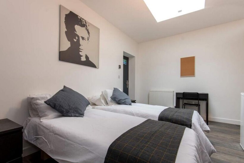 Uxbridge Road, London W12 4 bed flat share to rent - £700 pcm (£162 pw)