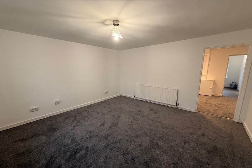 Eadie Grove, Crewe 3 bed semi-detached house to rent - £849 pcm (£196 pw)