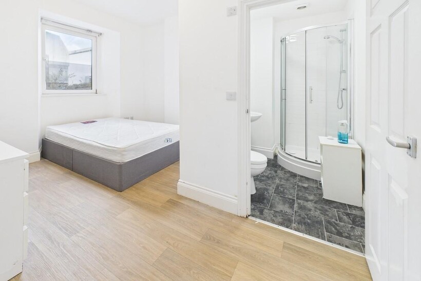 Clarence Place, Plymouth PL2 5 bed house share to rent - £450 pcm (£104 pw)