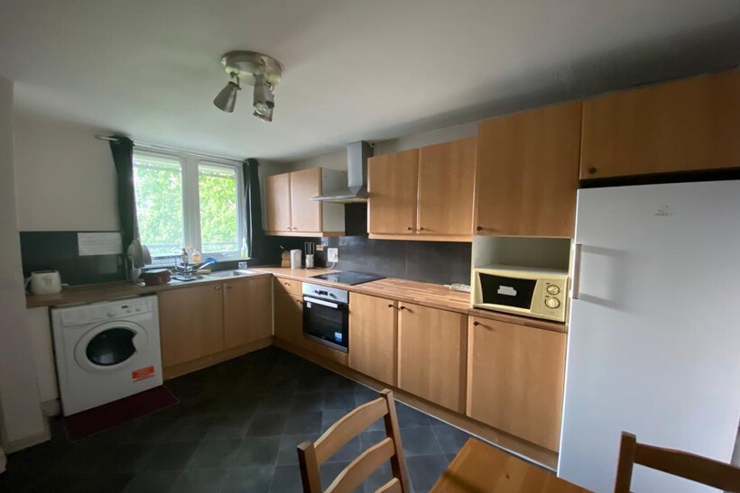 Layard Square, London SE16 Flat share to rent - £953 pcm (£220 pw)