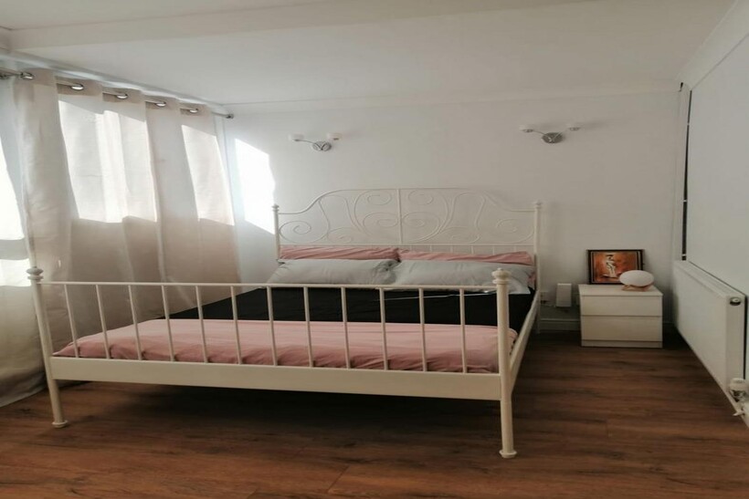 Searles Close, London SW11 3 bed flat share to rent - £953 pcm (£220 pw)